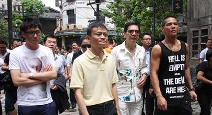 澳门六叔，神秘人物的真实身份揭秘—高清照片对比图解析六叔公正版澳门资料